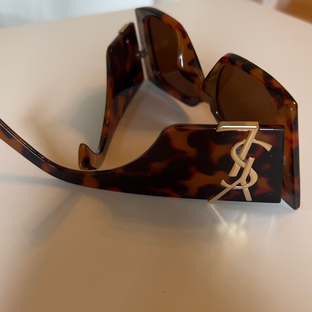 Yves Saint Laurent Tortoise Logo Shield Sunglasses - Brown. - Picture 2 of 7